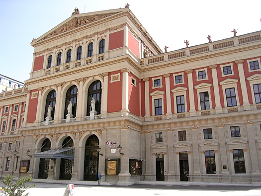 �y�F����