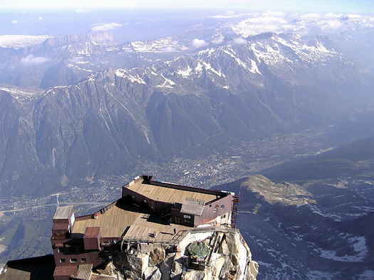 �G�M�[���E�f���E�~�f�B���Ԃ��j��Q�ƃV�����j�[�̒�